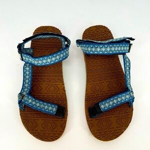MUKS Velcro Strap Lightweight Sandals Size 9.5